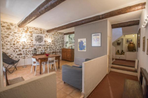 Traditional House by Connexion